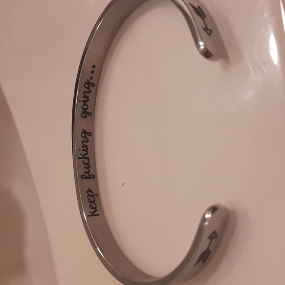 Silviax 'Keep....Going' Siver Inner Engraved Bangle Cuff Bracelet NWOT In Box - Picture 7 of 13